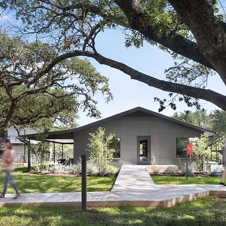The Ruby Hotel Round Rock Extérieur photo
